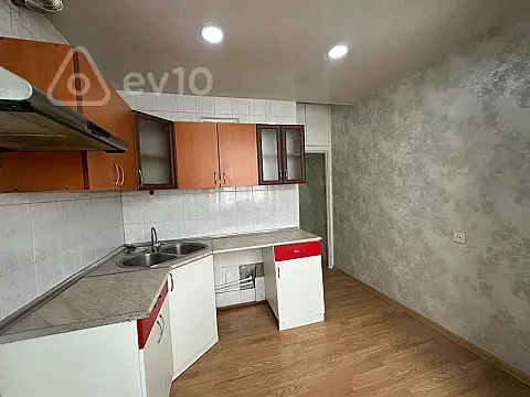 Satılır 1 otaqlı köhnə tikili 45 m²