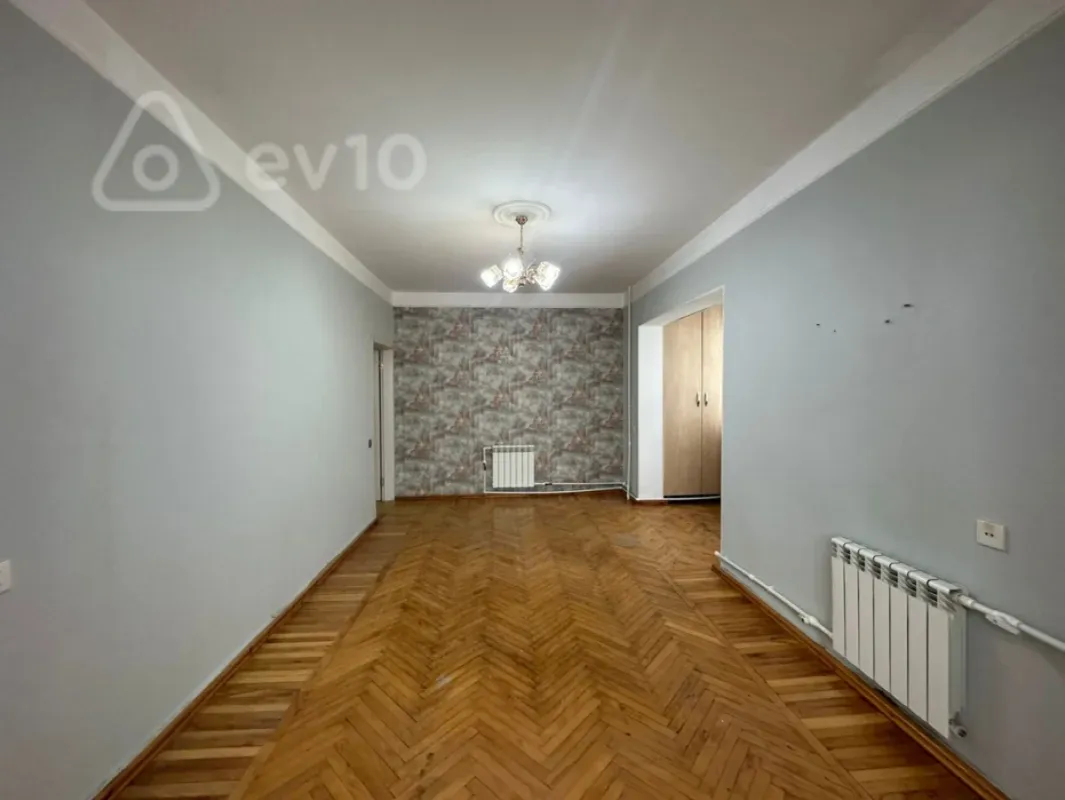 Satılır 1 otaqlı köhnə tikili 45 m²