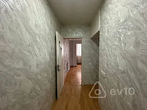 Satılır 1 otaqlı köhnə tikili 45 m²