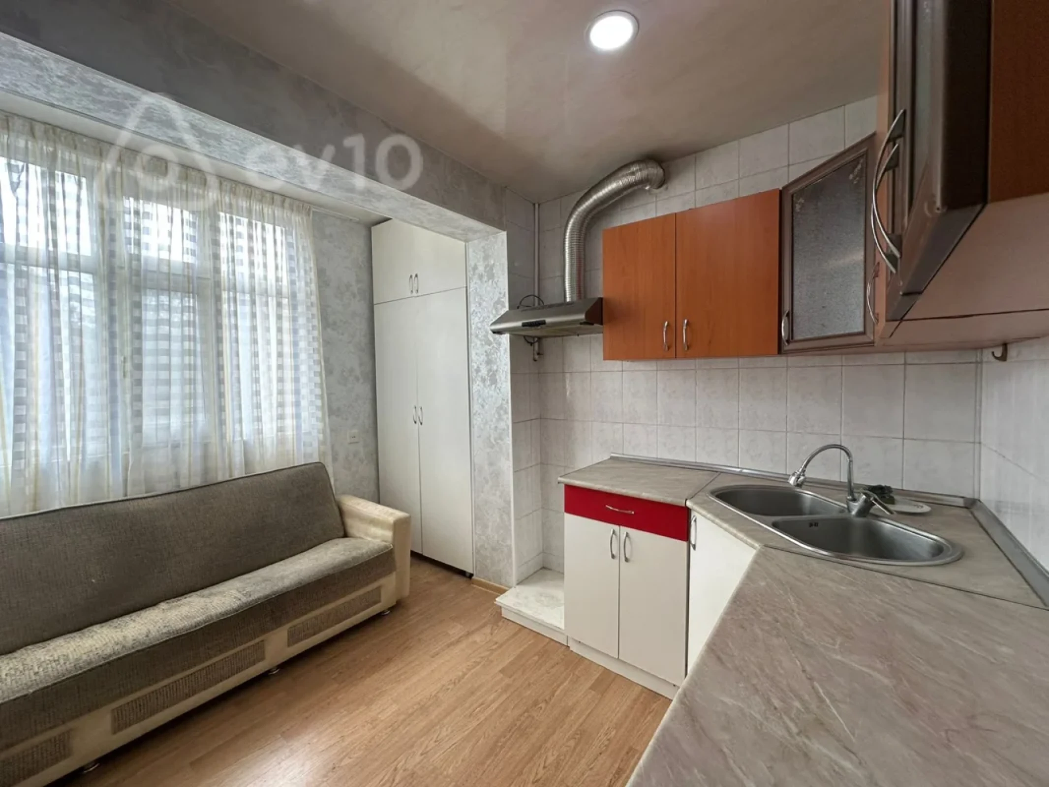Satılır 1 otaqlı köhnə tikili 45 m²
