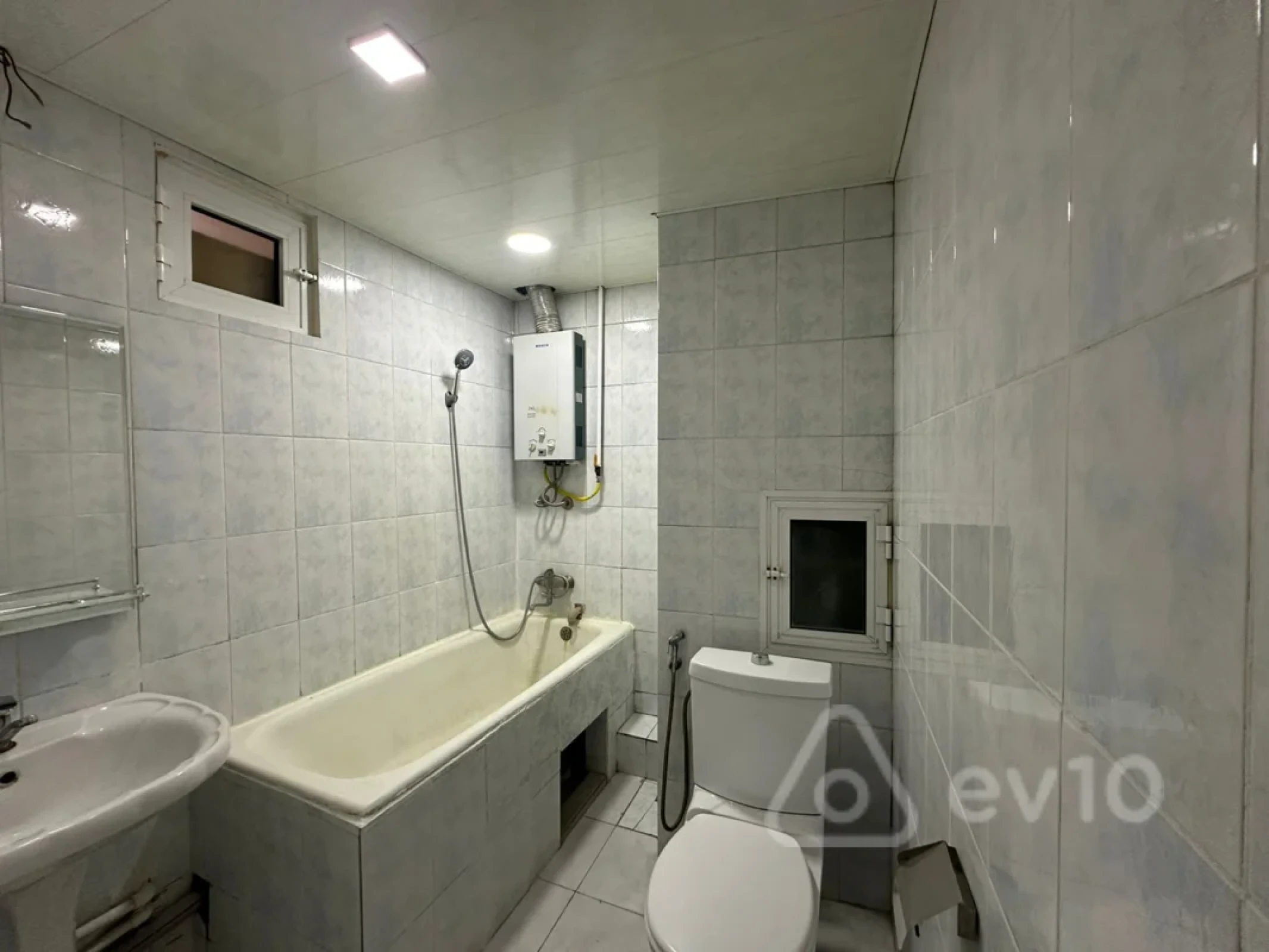 Satılır 1 otaqlı köhnə tikili 45 m²