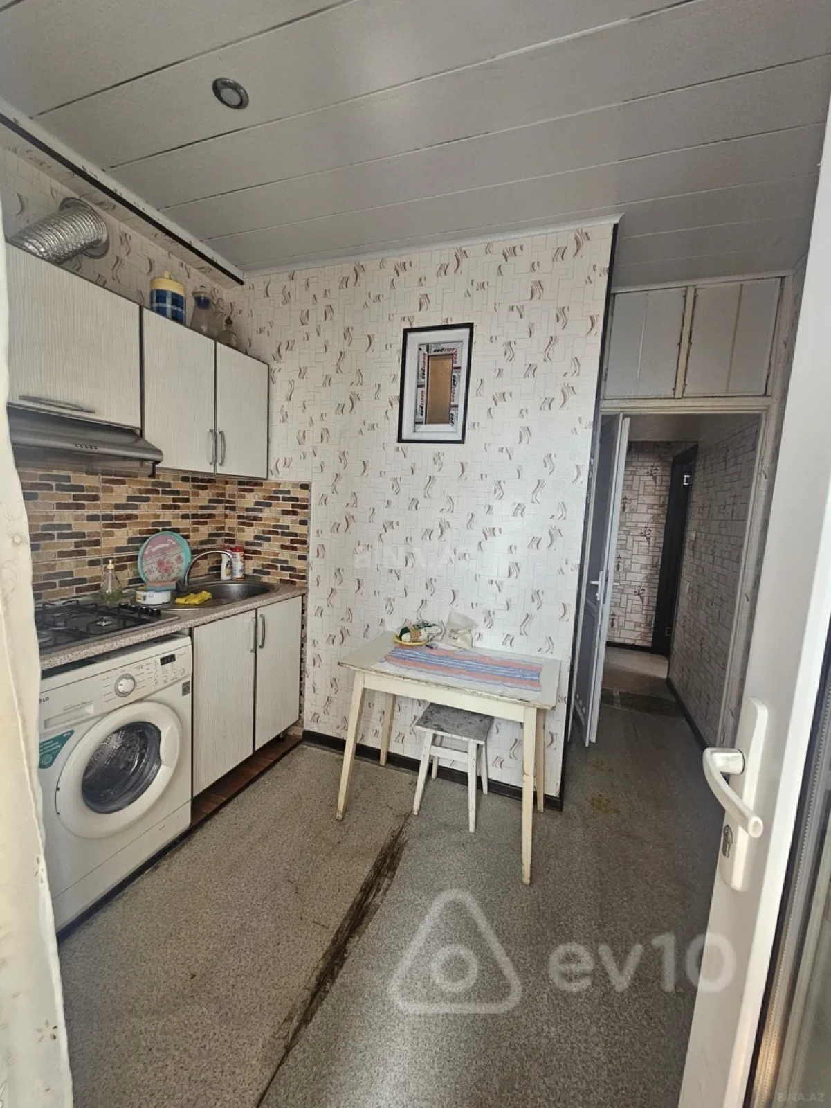 Satılır 1 otaqlı köhnə tikili 40 m²