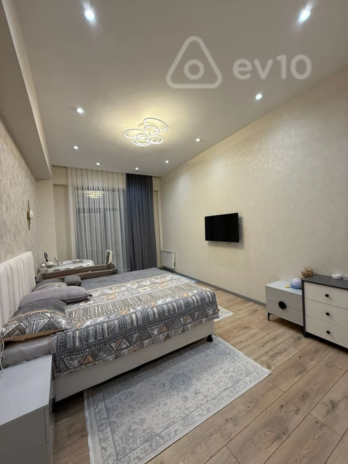 Kirayə verilir 2 otaqlı yeni tikili 95 m²