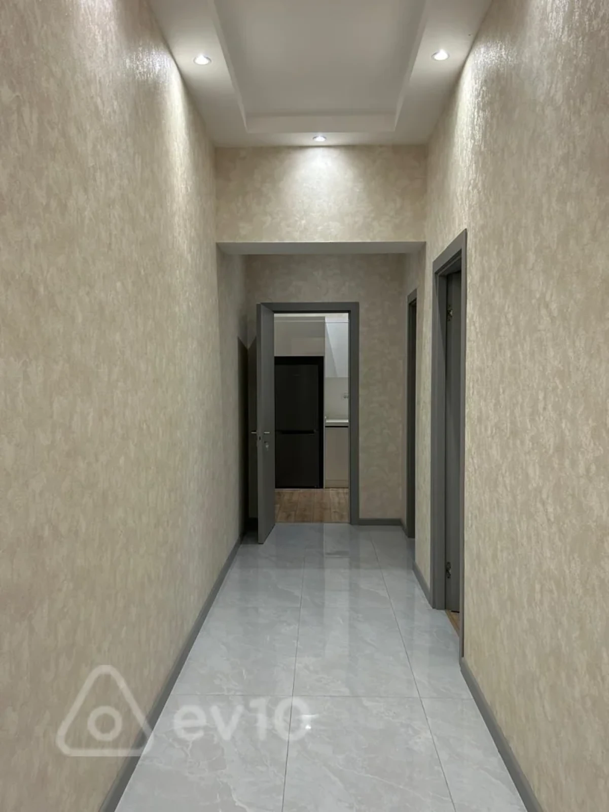 Kirayə verilir 2 otaqlı yeni tikili 95 m²