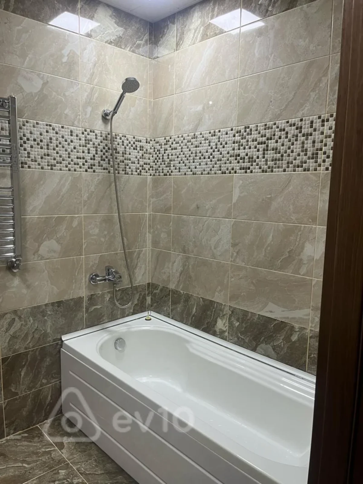 Kirayə verilir 2 otaqlı yeni tikili 72 m²