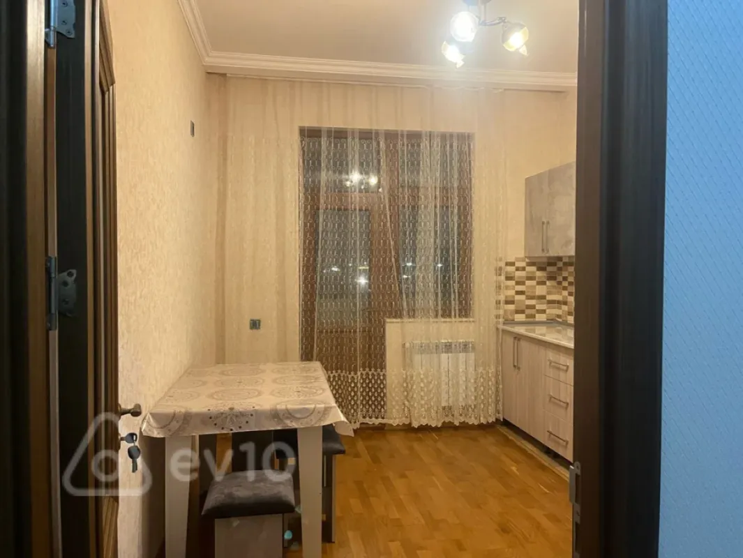 Kirayə verilir 2 otaqlı yeni tikili 72 m²