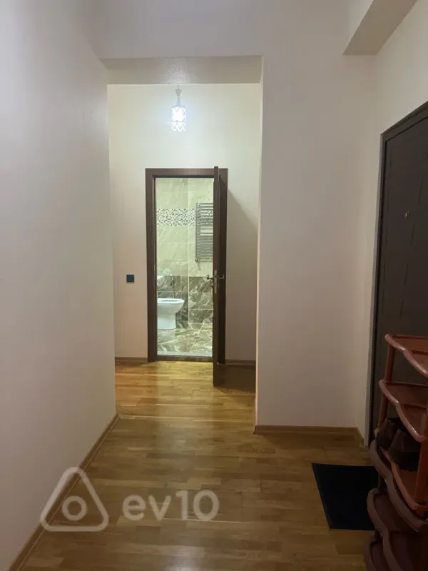 Kirayə verilir 2 otaqlı yeni tikili 72 m²