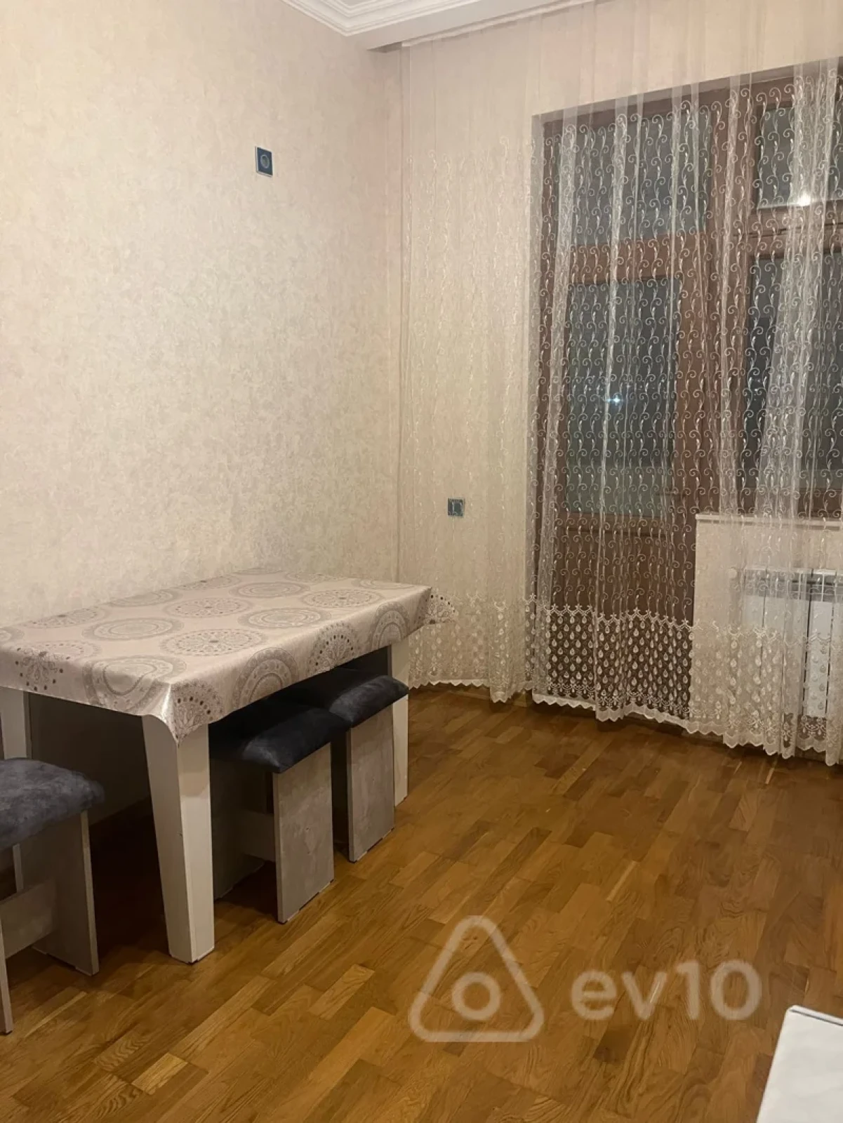 Kirayə verilir 2 otaqlı yeni tikili 72 m²