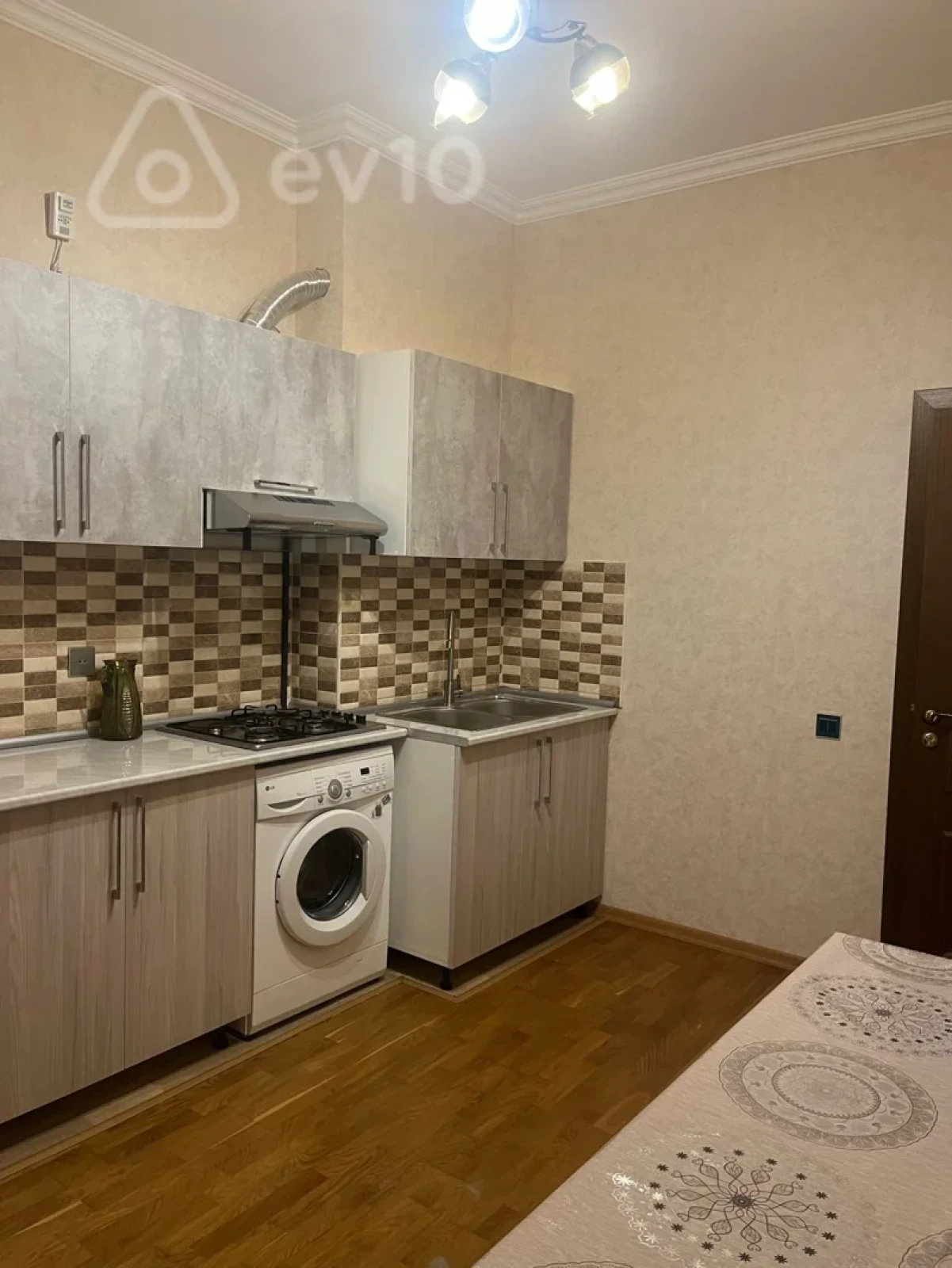 Kirayə verilir 2 otaqlı yeni tikili 72 m²