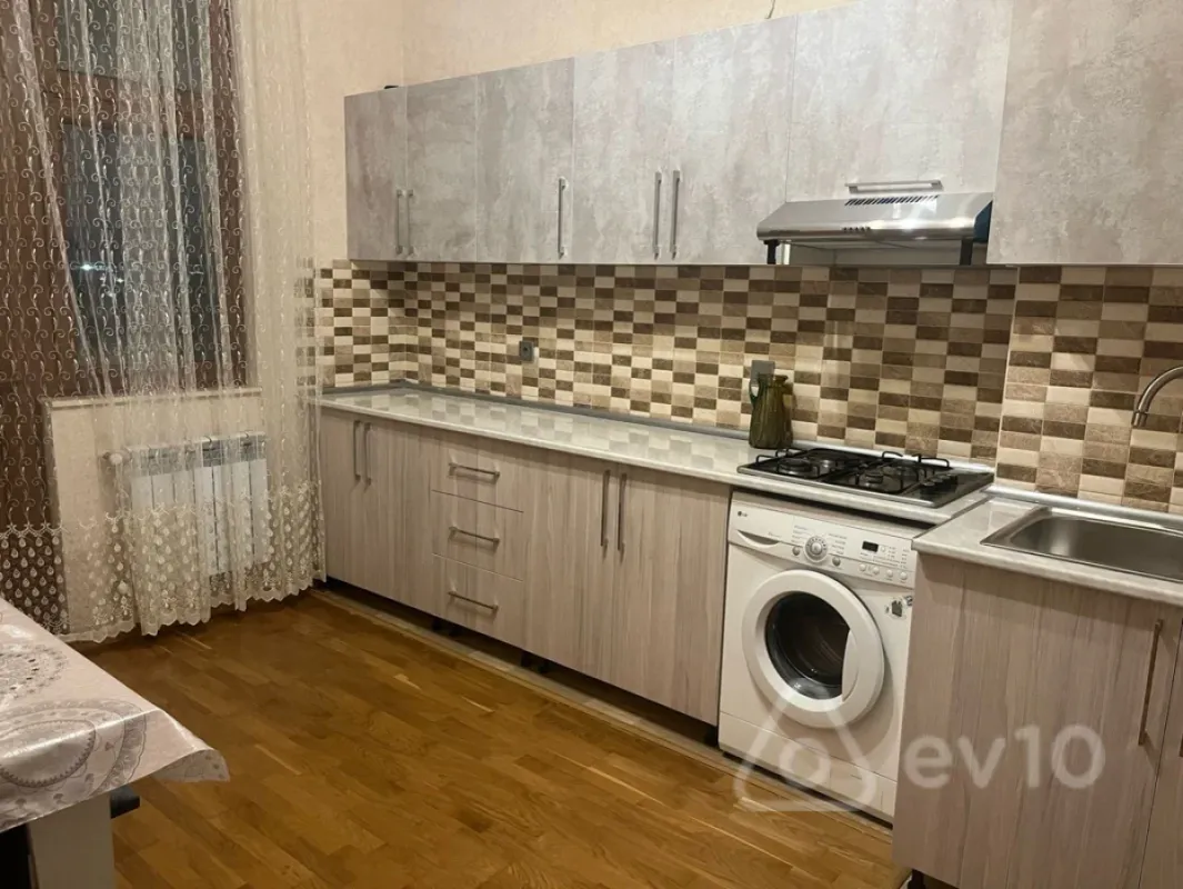 Kirayə verilir 2 otaqlı yeni tikili 72 m²