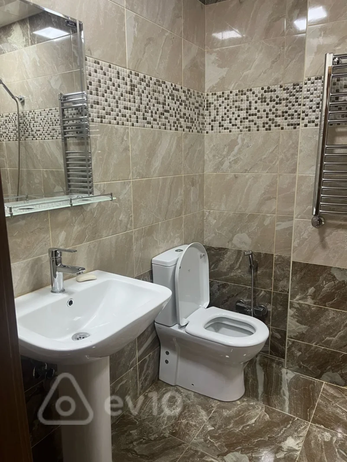 Kirayə verilir 2 otaqlı yeni tikili 72 m²