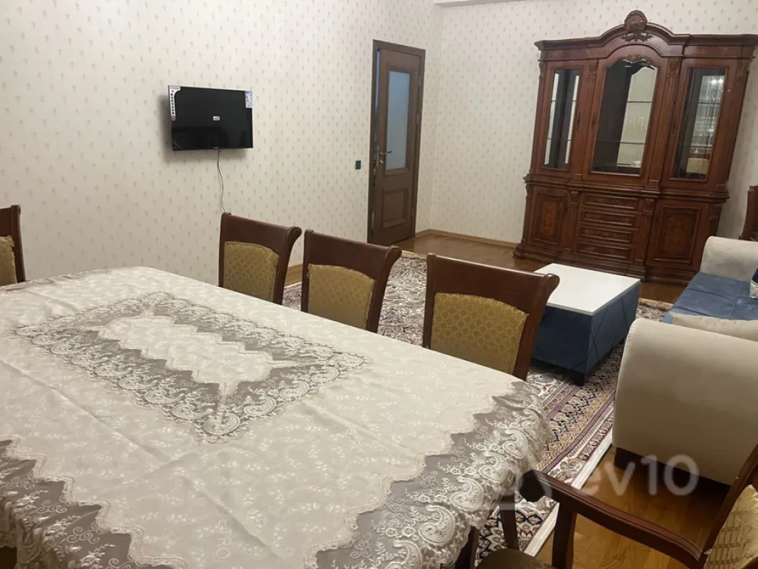 Kirayə verilir 2 otaqlı yeni tikili 72 m²