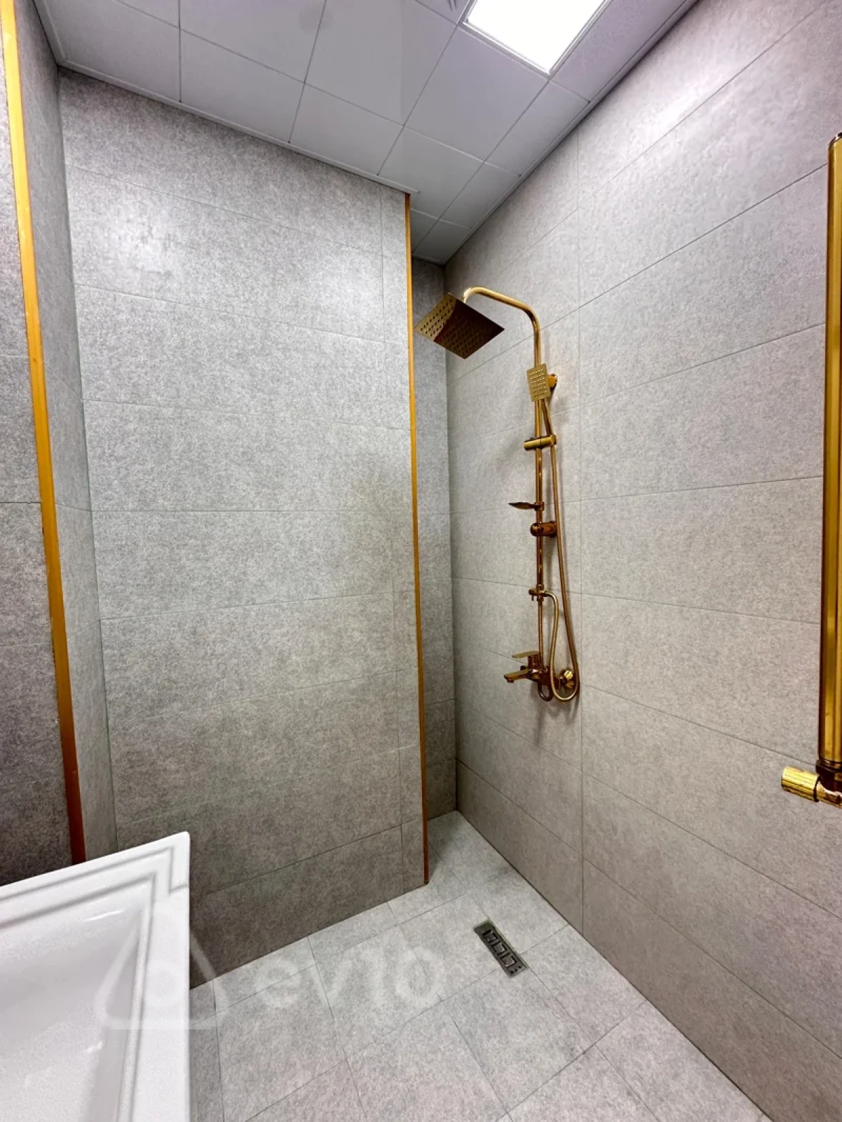 Kirayə verilir 2 otaqlı yeni tikili 75 m²