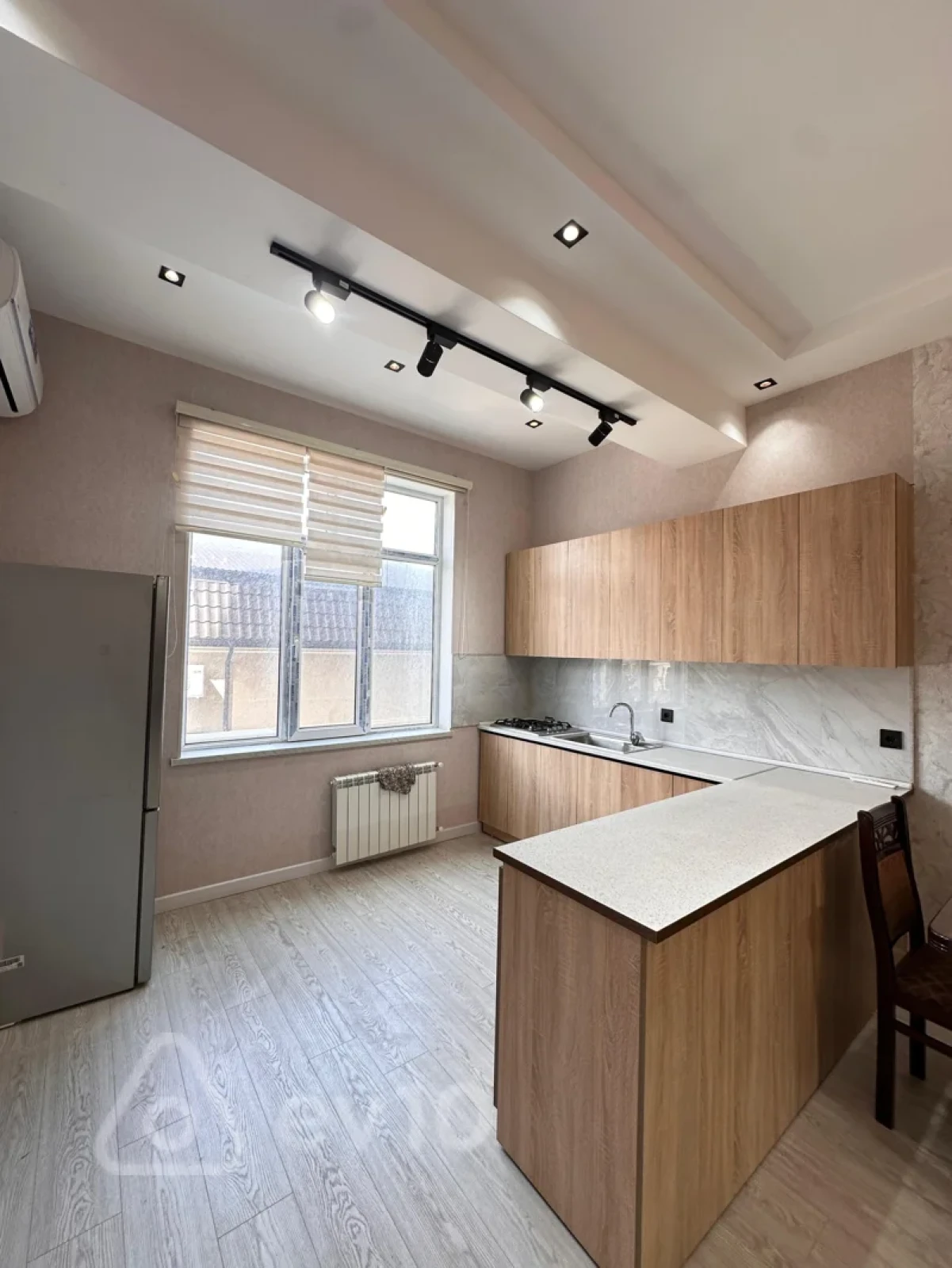 Kirayə verilir 2 otaqlı yeni tikili 75 m²