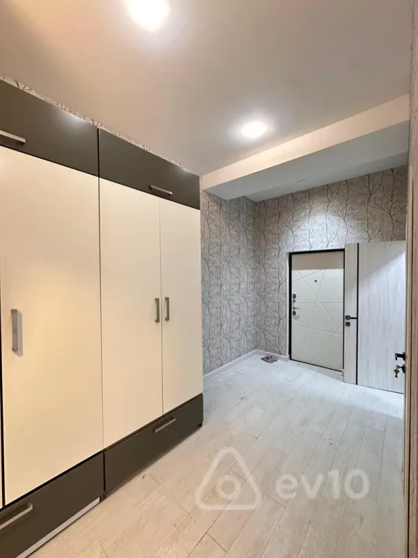 Kirayə verilir 2 otaqlı yeni tikili 75 m²