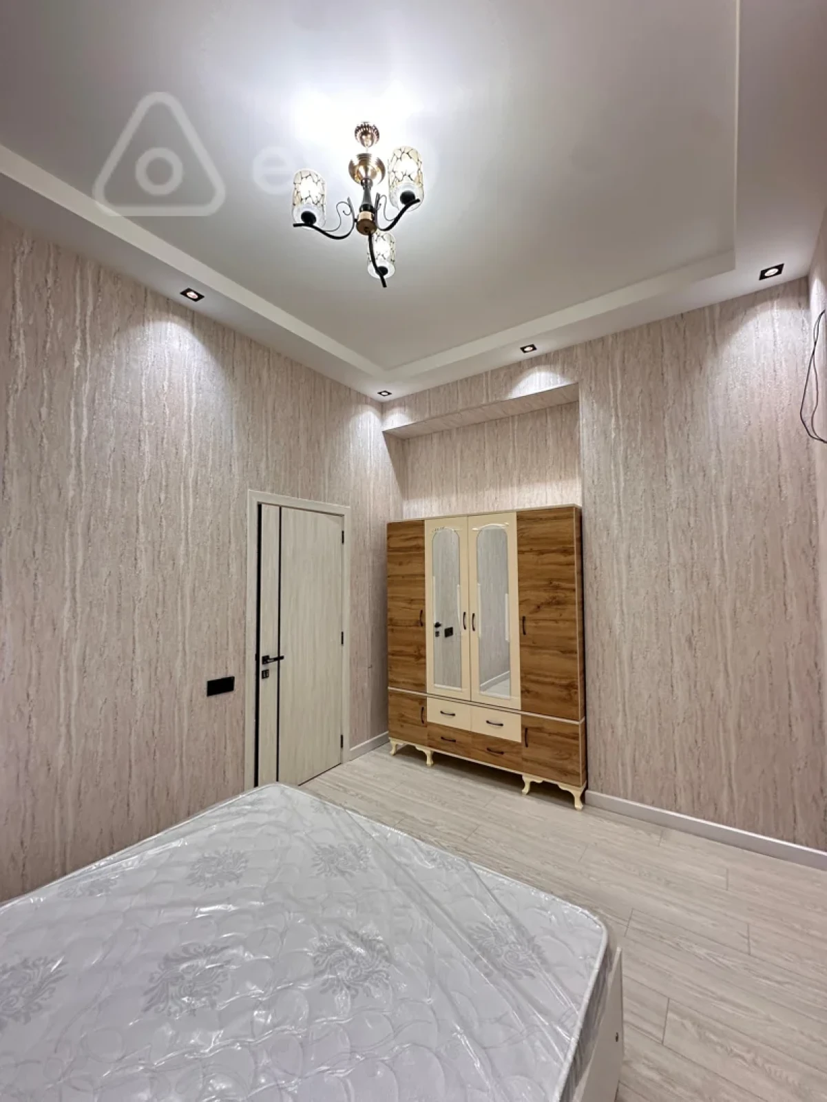 Kirayə verilir 2 otaqlı yeni tikili 75 m²