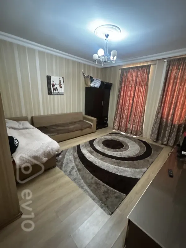 Kirayə verilir 2 otaqlı köhnə tikili 70 m²