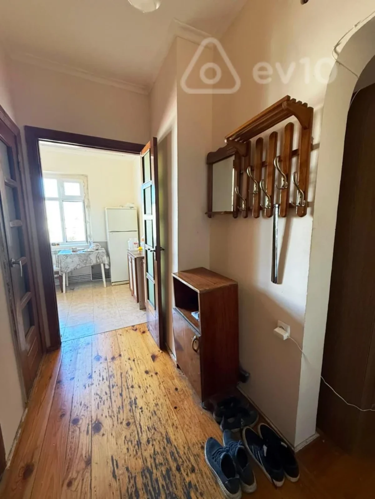 Satılır 2 otaqlı köhnə tikili 60 m²