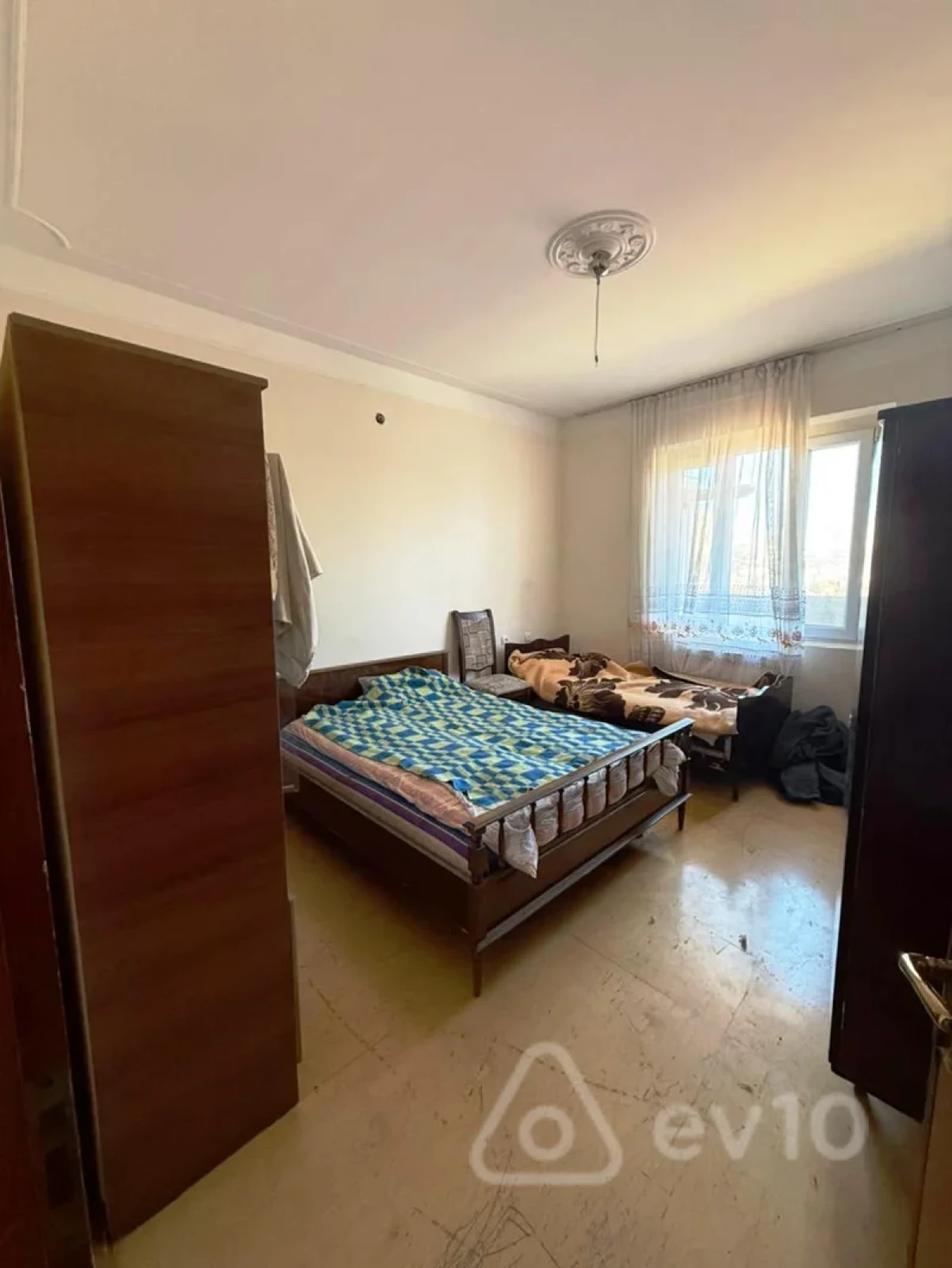 Satılır 2 otaqlı köhnə tikili 60 m²