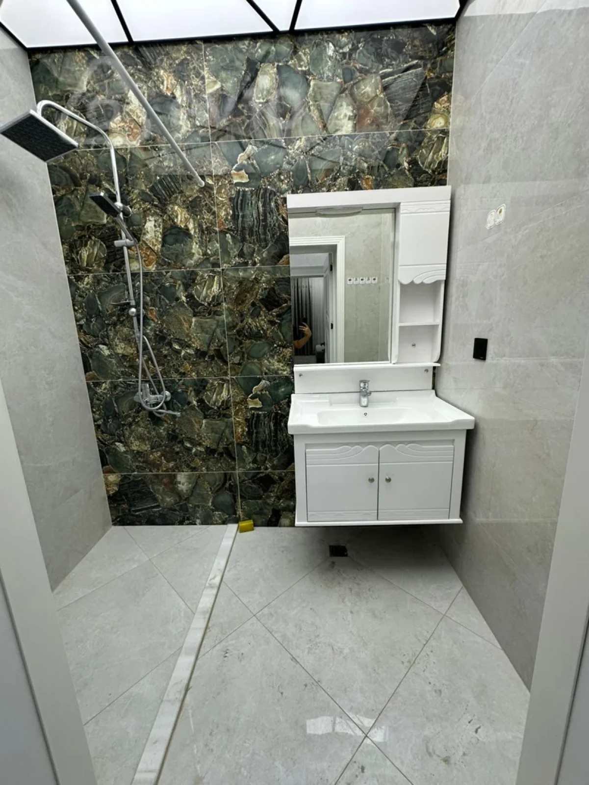 Kirayə verilir 2 otaqlı yeni tikili 80 m²