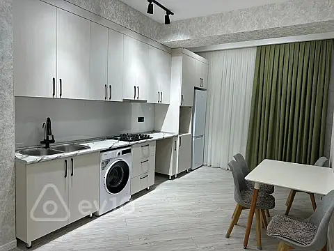 Kirayə verilir 2 otaqlı yeni tikili 80 m²