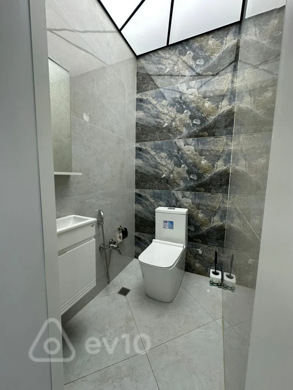 Kirayə verilir 2 otaqlı yeni tikili 80 m²