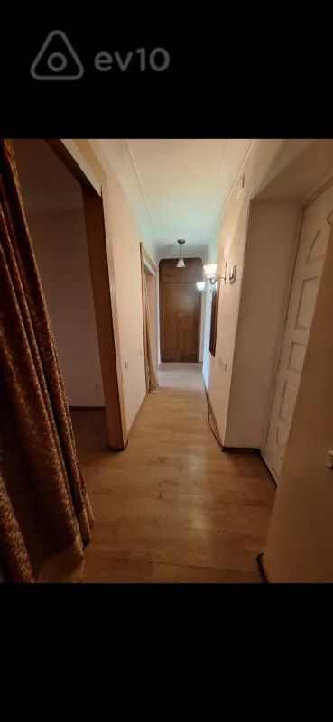 Kirayə verilir 2 otaqlı köhnə tikili 55 m²