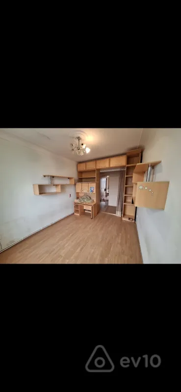 Kirayə verilir 2 otaqlı köhnə tikili 55 m²
