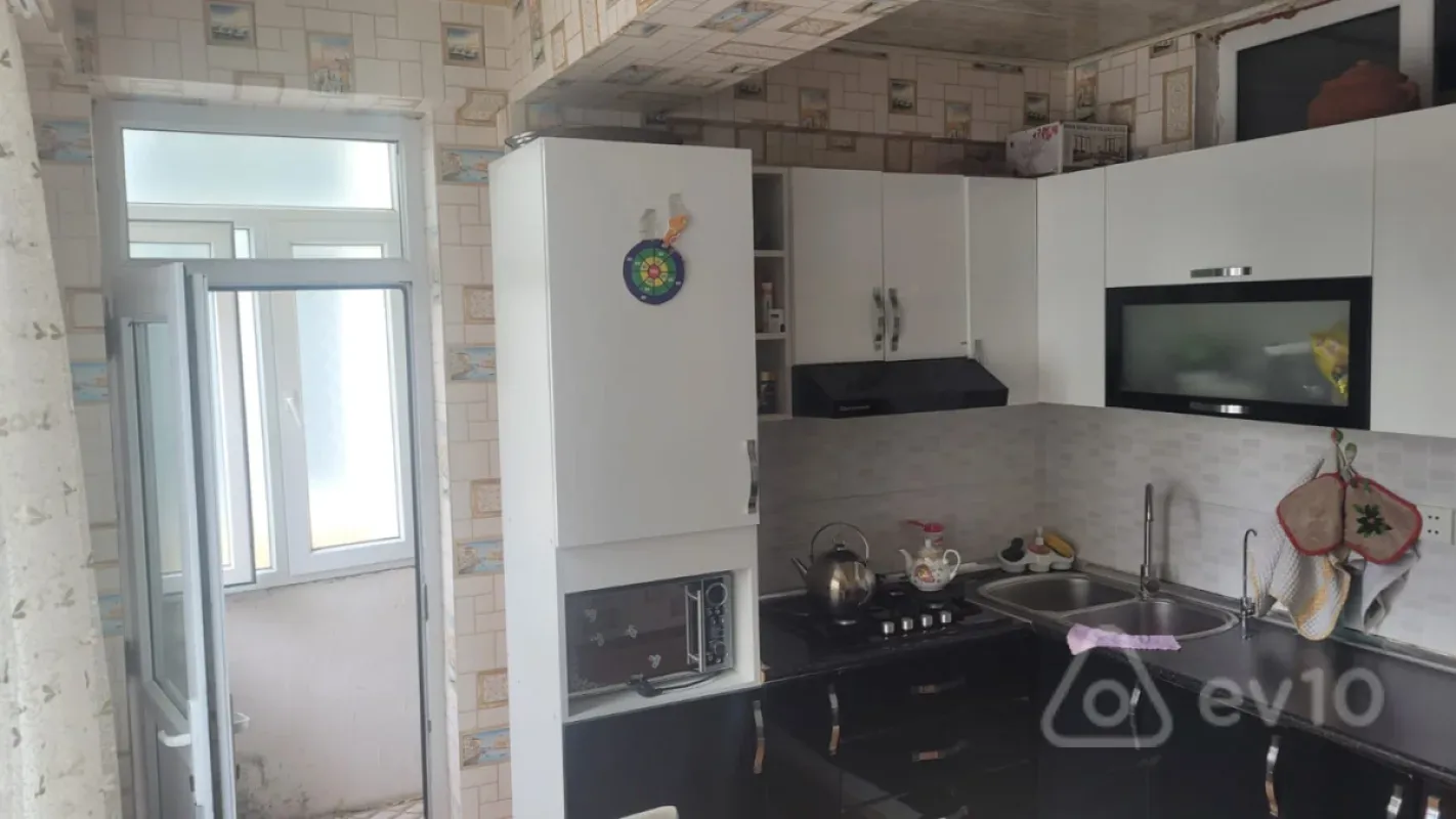 Satılır 3 otaqlı yeni tikili 100 m²