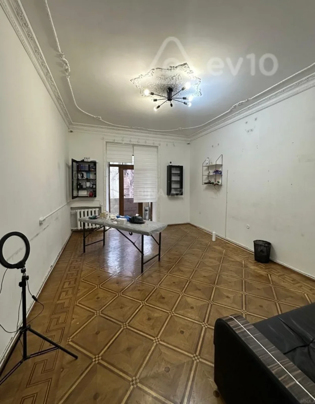 Kirayə verilir 2 otaqlı köhnə tikili 100 m²