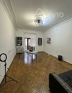 Kirayə verilir 2 otaqlı köhnə tikili 100 m²