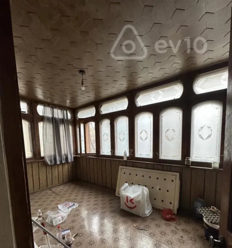 Kirayə verilir 2 otaqlı köhnə tikili 100 m²