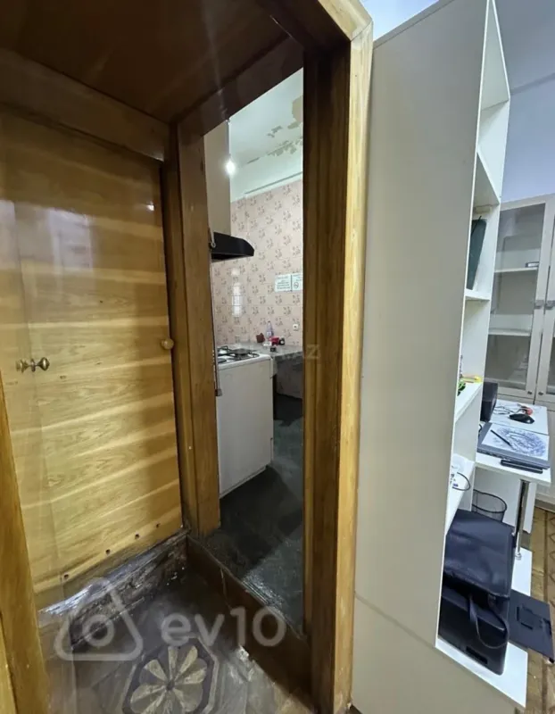 Kirayə verilir 2 otaqlı köhnə tikili 100 m²