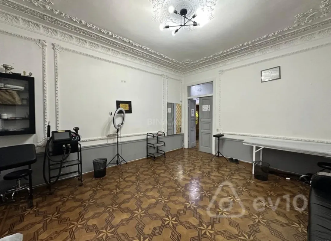 Kirayə verilir 2 otaqlı köhnə tikili 100 m²