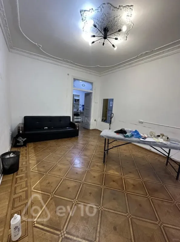 Kirayə verilir 2 otaqlı köhnə tikili 100 m²