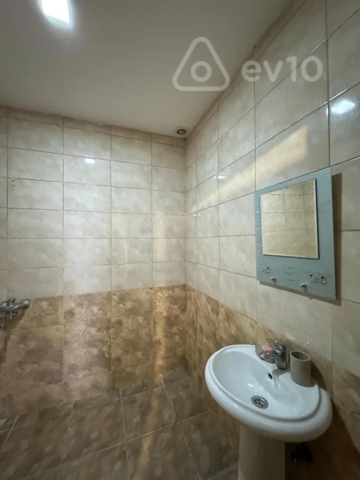 Kirayə verilir 2 otaqlı yeni tikili 120 m²