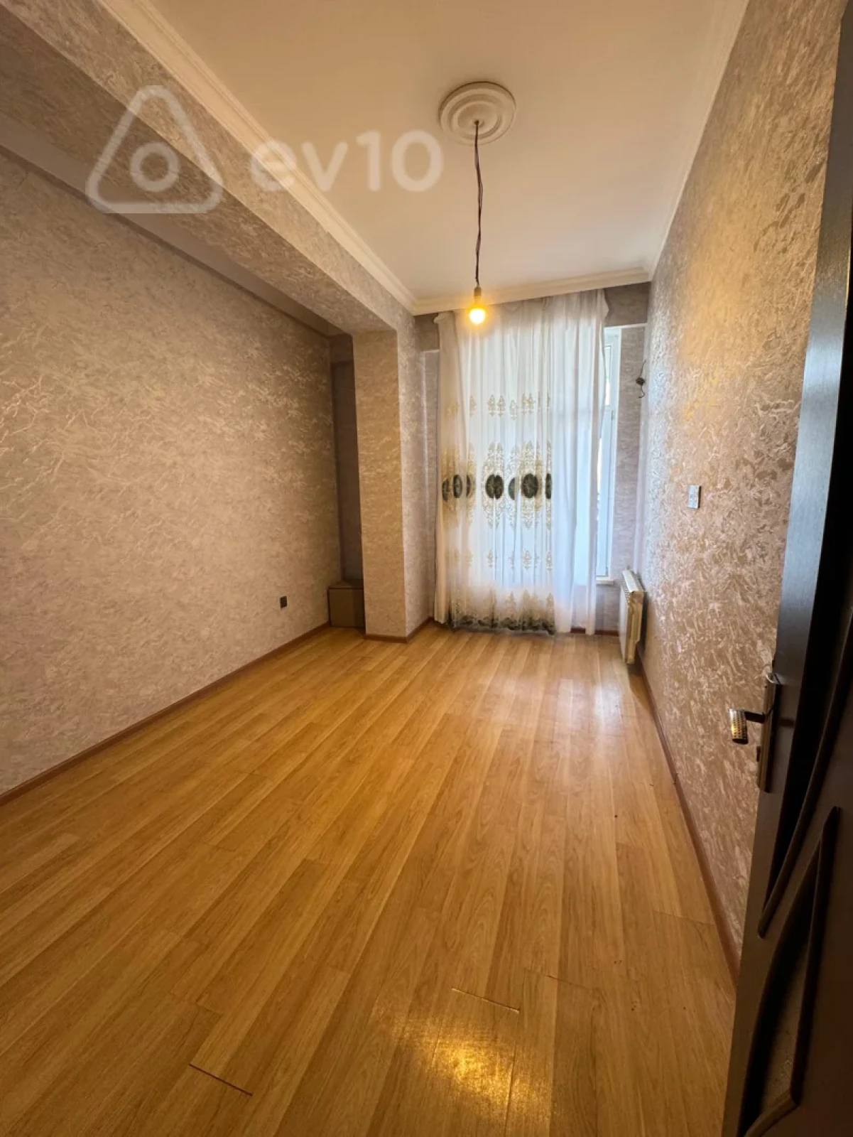 Kirayə verilir 2 otaqlı yeni tikili 120 m²
