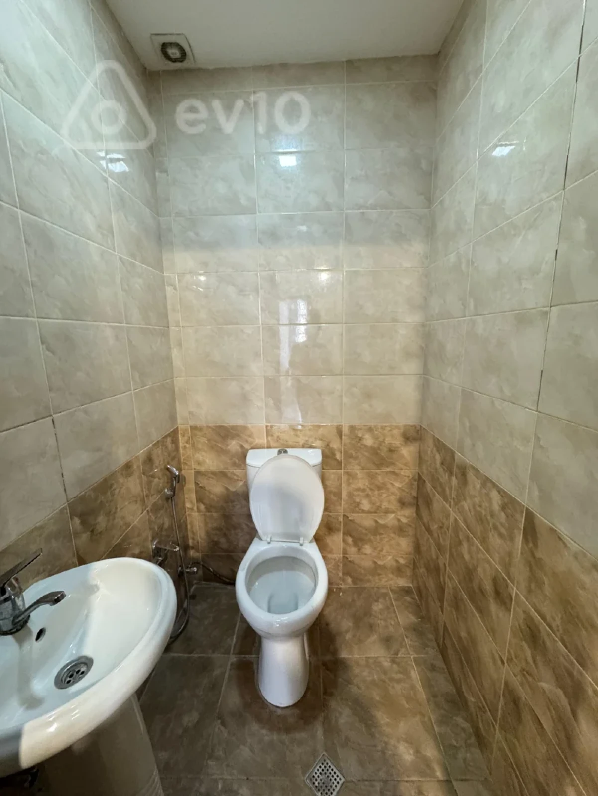 Kirayə verilir 2 otaqlı yeni tikili 120 m²