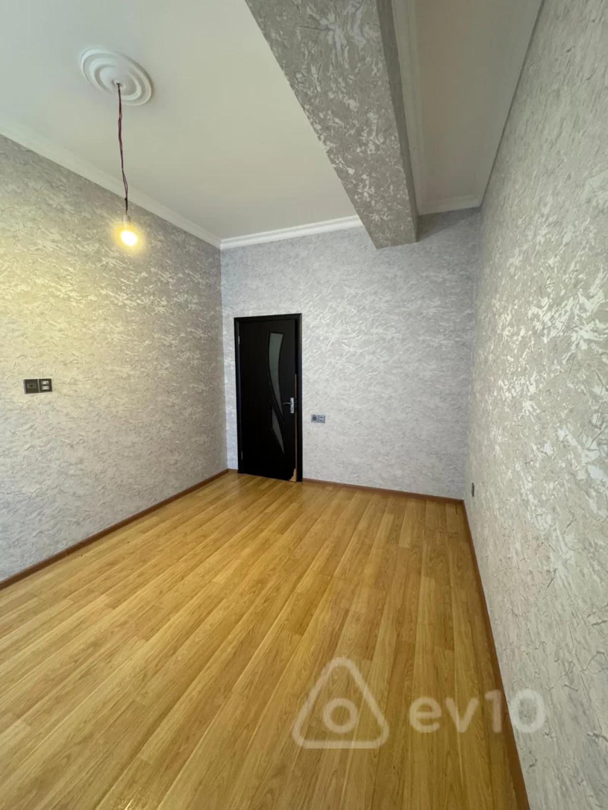 Kirayə verilir 2 otaqlı yeni tikili 120 m²