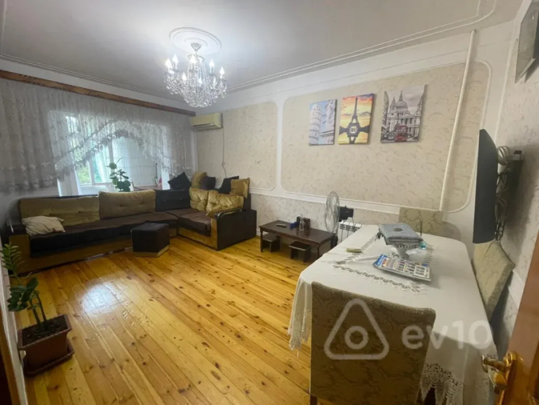 Satılır 3 otaqlı köhnə tikili 72 m²