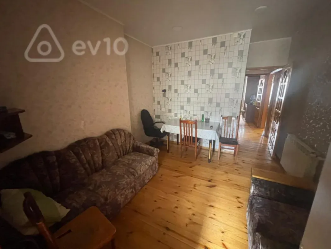 Satılır 3 otaqlı köhnə tikili 72 m²