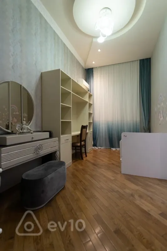 Kirayə verilir 3 otaqlı yeni tikili 83 m²