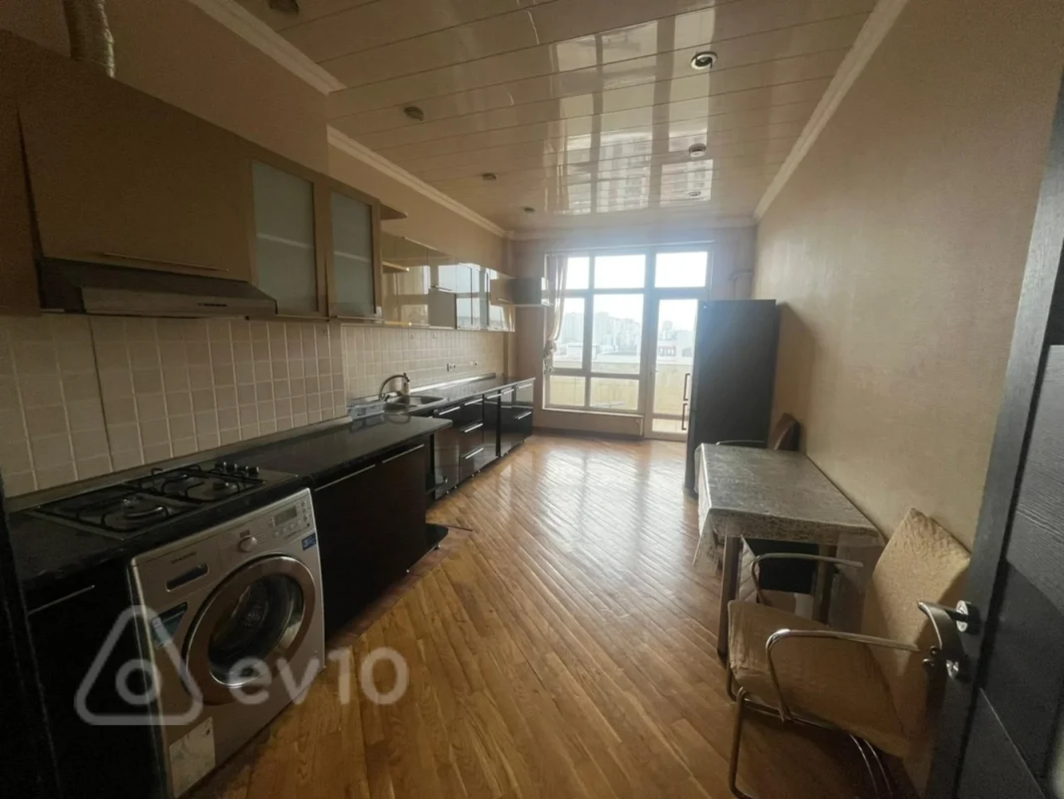 Kirayə verilir 3 otaqlı yeni tikili 132 m²