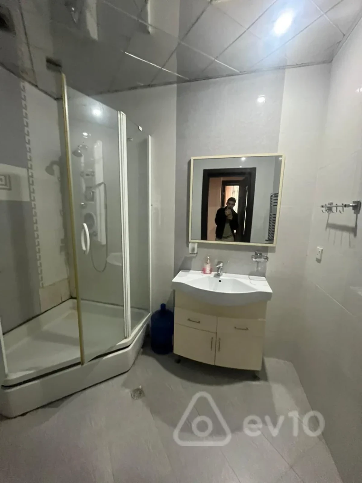 Kirayə verilir 3 otaqlı yeni tikili 132 m²