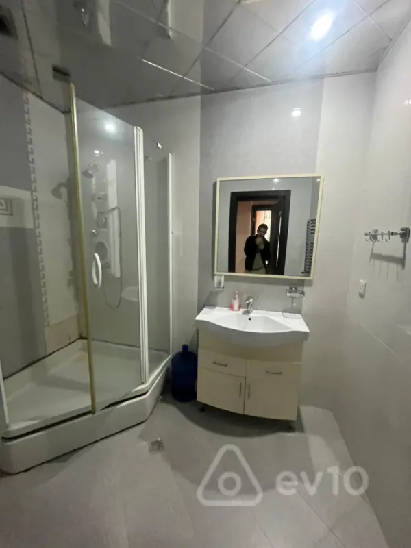 Kirayə verilir 3 otaqlı yeni tikili 132 m²