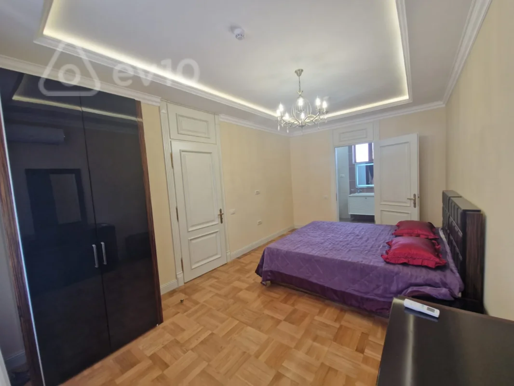 Kirayə verilir 6 otaqlı həyət evi 300 m²