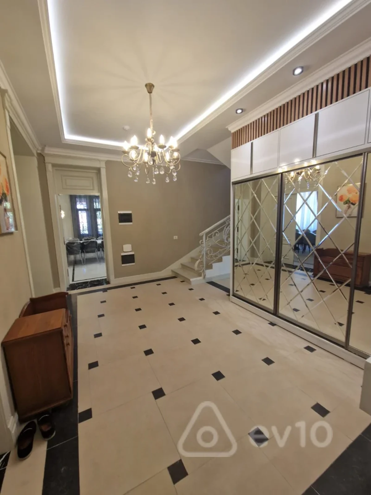 Kirayə verilir 6 otaqlı həyət evi 300 m²
