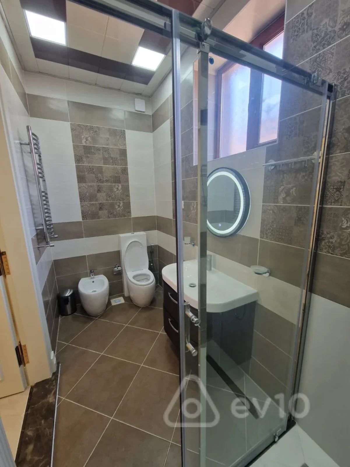 Kirayə verilir 6 otaqlı həyət evi 300 m²