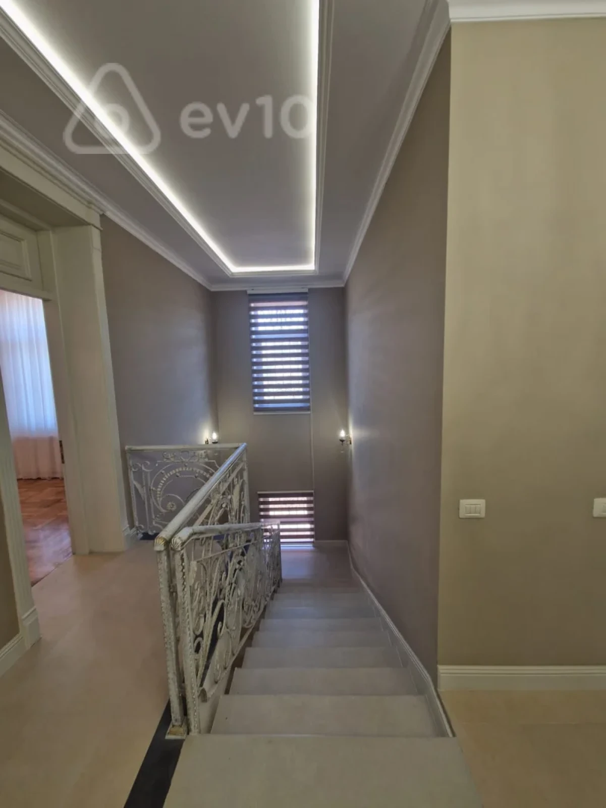 Kirayə verilir 6 otaqlı həyət evi 300 m²