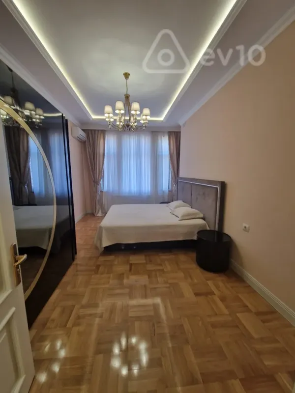 Kirayə verilir 6 otaqlı həyət evi 300 m²